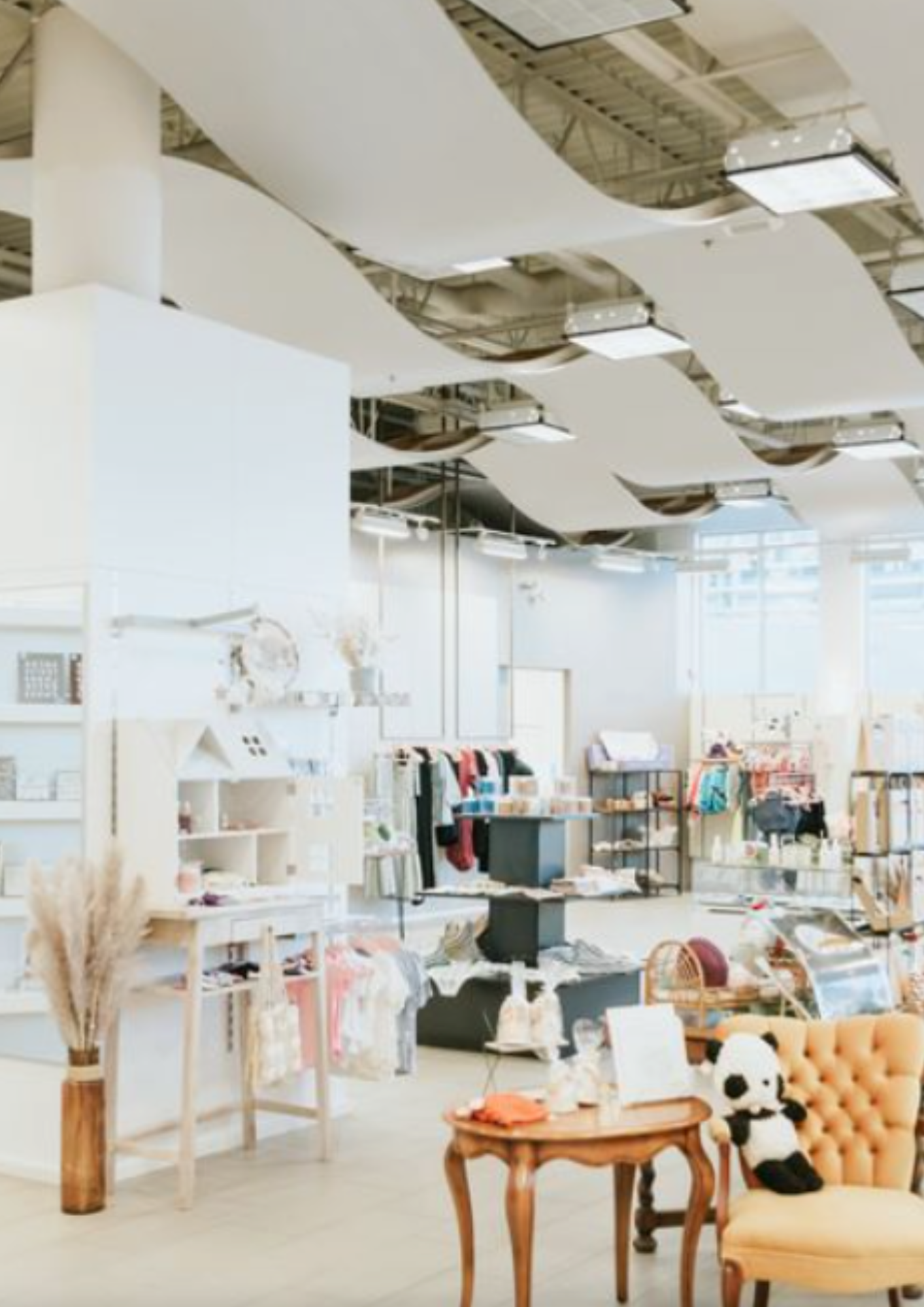 interieur d'une boutique de vêtement de maternité à Edmonton